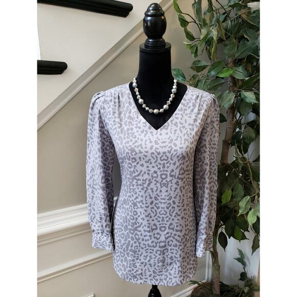 Cynthia Steffe Women's Small Gray Leopard Print V Neck Blouse Long Sleeve Top - Picture 1 of 13